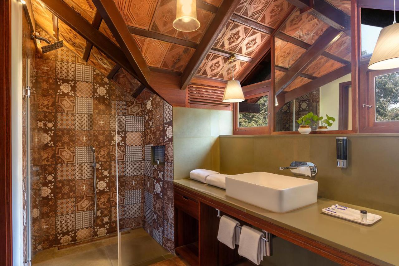 Resort Estuary Sarovar Premiere Island 5*