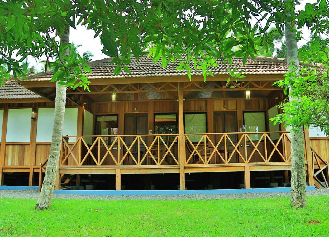 Estuary Sarovar Premiere Island Resort 5*