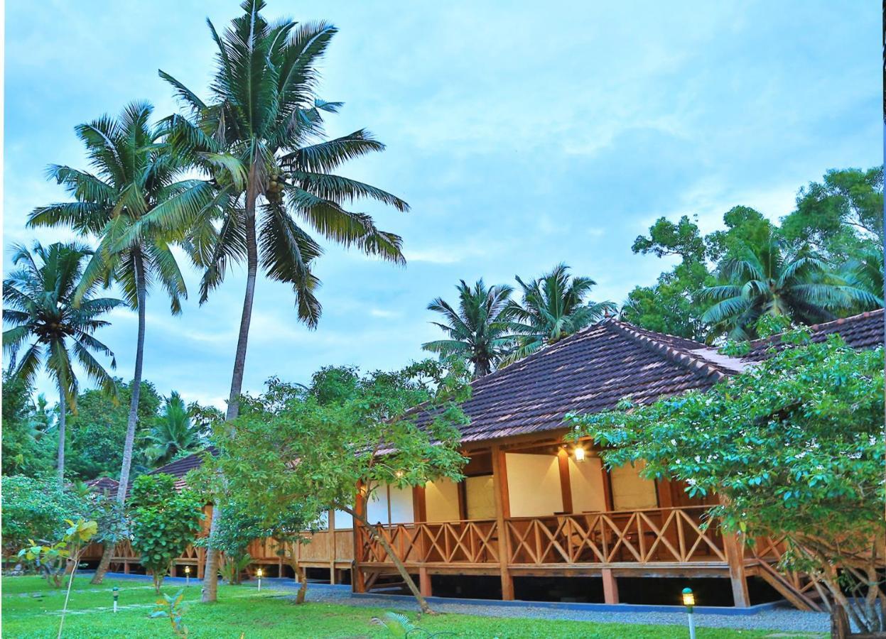 Estuary Sarovar Premiere Island 5* Poovar
